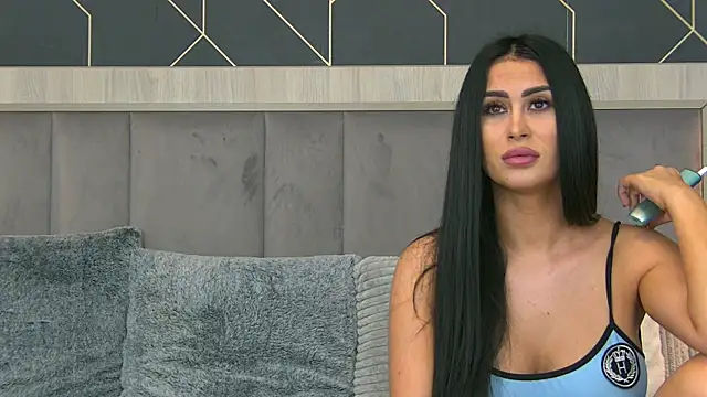 EmyLaveau online show from March 26, 6:11 am