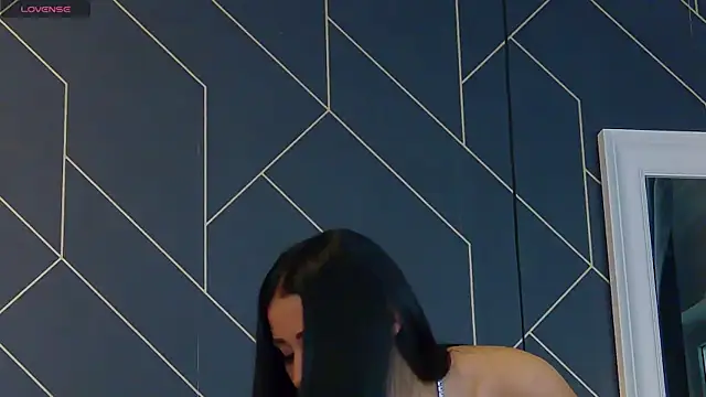 EmyLaveau online show from November 6, 6:17 am