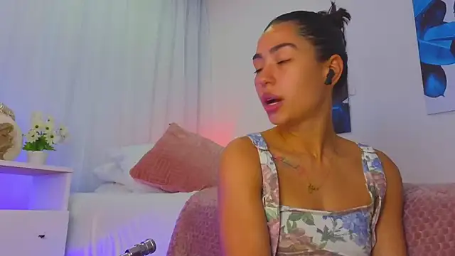 Snapshot of samantha_bss chatting on March 10, 1:54 pm samantha bss online show from March 10, 1:54 pm