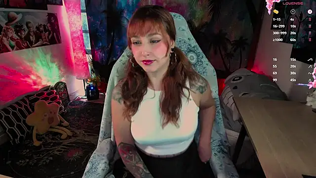 Snapshot of emma_luna59 chatting on February 25, 12:38 pm emma luna59 online show from February 25, 12:38 pm