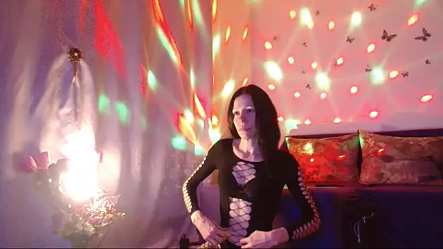 ElysaSun online show from March 4, 7:10 pm