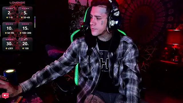 Snapshot of josh__ackerman chatting on September 25, 8:31 am josh ackerman online show from September 25, 8:31 am