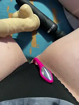 katcclovea online show from December 16, 4:55 pm