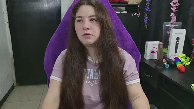 Snapshot of ann_bronw chatting on April 27, 11:52 am ann bronw online show from April 27, 11:52 am
