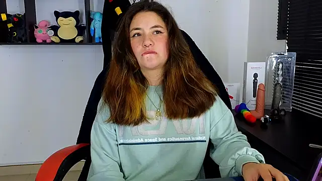 Snapshot of ann_bronw chatting on March 10, 5:18 pm ann bronw online show from March 10, 5:18 pm