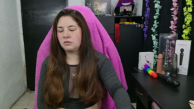 Snapshot of ann_bronw chatting on December 15, 11:38 am ann bronw online show from December 15, 11:38 am