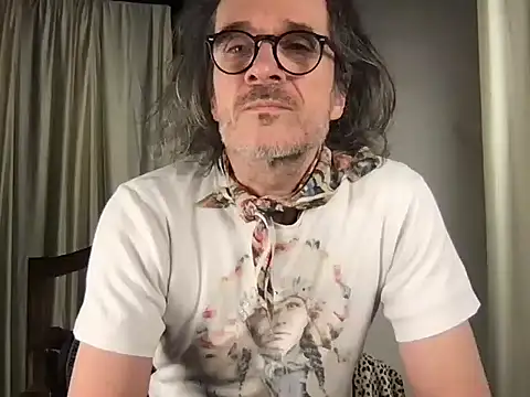 Snapshot of GioApri chatting on December 21, 8:53 pm GioApri online show from December 21, 8:53 pm