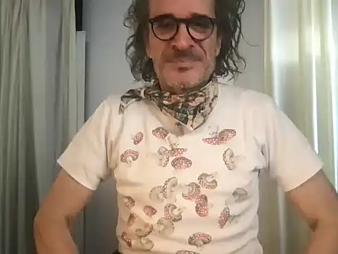 Snapshot of GioApri chatting on November 18, 10:07 am GioApri online show from November 18, 10:07 am