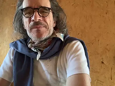 Snapshot of GioApri chatting on January 14, 11:58 am GioApri online show from January 14, 11:58 am