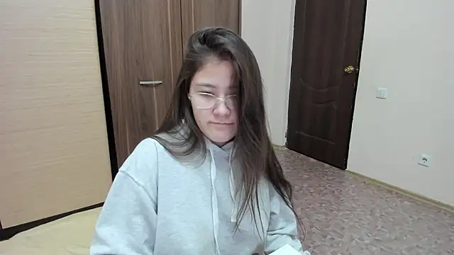 Snapshot of Riz_girl chatting on February 2, 4:32 pm Riz girl online show from February 2, 4:32 pm