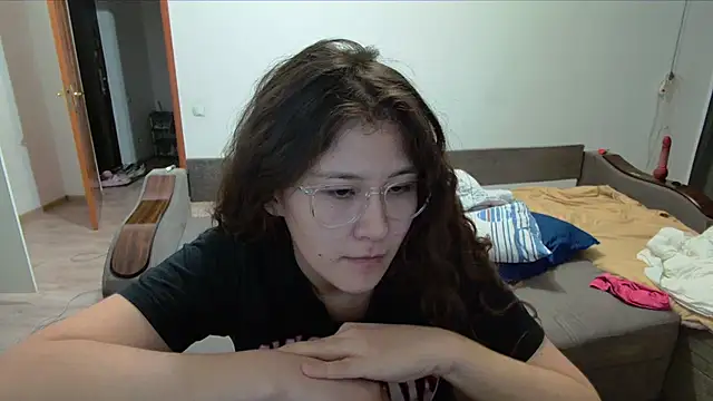 Riz girl online show from November 9, 4:00 pm