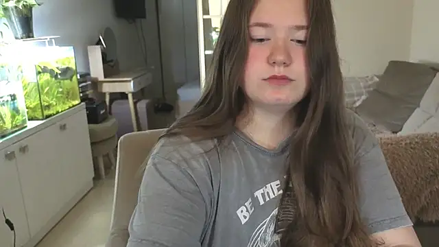 Snapshot of remirann_ chatting on November 2, 5:23 am remirann online show from November 2, 5:23 am