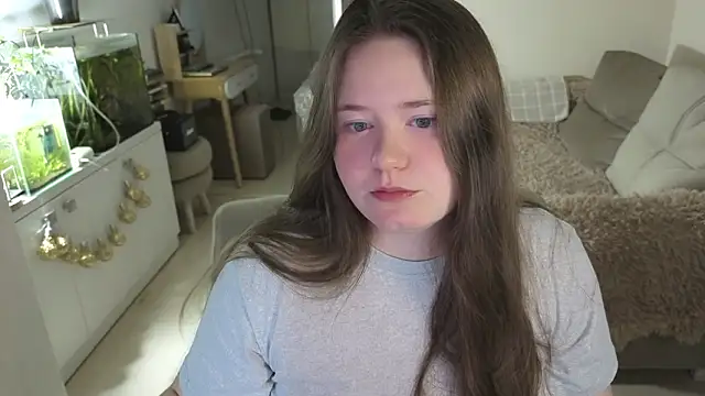 Snapshot of remirann_ chatting on February 28, 3:55 pm remirann online show from February 28, 3:55 pm