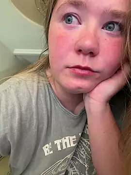 Snapshot of remirann_ chatting on July 12, 1:01 pm remirann online show from July 12, 1:01 pm