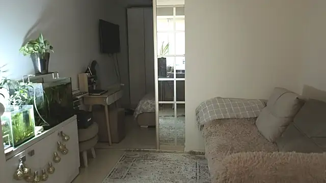 remirann  online show from March 27, 9:54 am