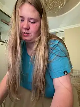 Snapshot of remirann_ chatting on June 30, 11:43 am remirann online show from June 30, 11:43 am