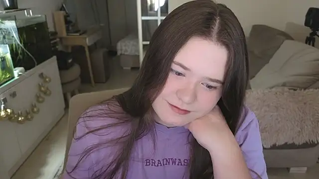 Snapshot of remirann_ chatting on March 3, 1:07 pm remirann online show from March 3, 1:07 pm