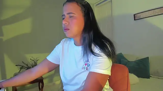 Snapshot of rosaaliiaa1 chatting on December 16, 6:12 pm rosaaliiaa1 online show from December 16, 6:12 pm