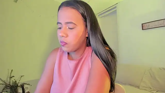 Snapshot of rosaaliiaa1 chatting on October 30, 4:59 pm rosaaliiaa1 online show from October 30, 4:59 pm