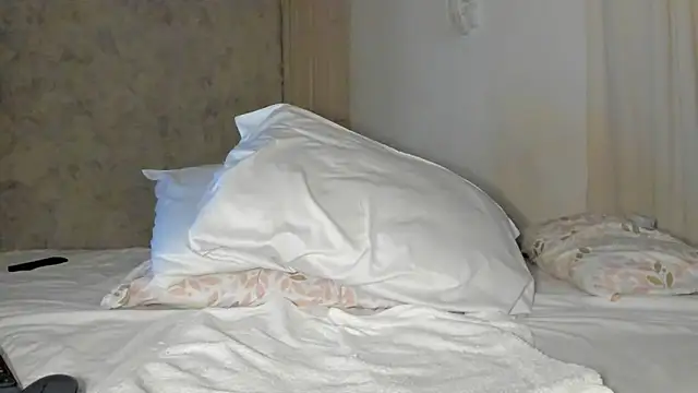 Snapshot of rosaaliiaa1 chatting on March 11, 12:33 am rosaaliiaa1 online show from March 11, 12:33 am