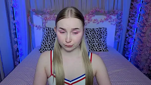 LilyStarlight online show from April 11, 7:45 am