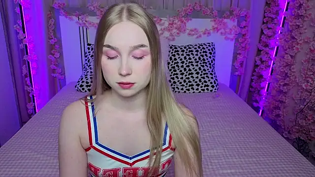 LilyStarlight online show from May 17, 3:28 am