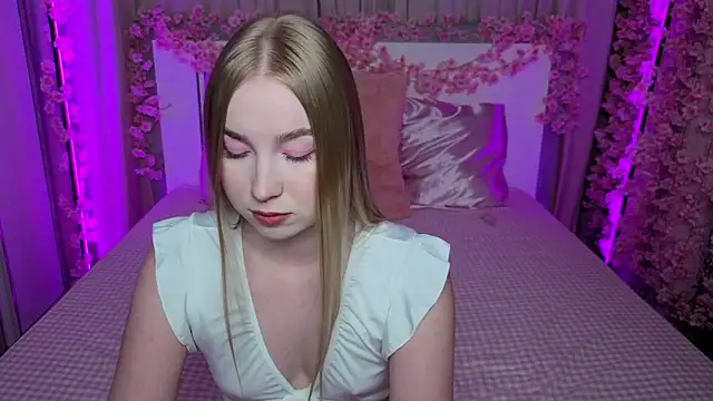 LilyStarlight online show from June 18, 3:49 am