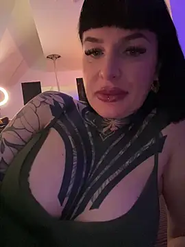 Snapshot of InkedBiitch chatting on February 12, 5:15 am InkedBiitch online show from February 12, 5:15 am