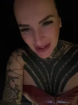Snapshot of InkedBiitch chatting on December 24, 7:28 am InkedBiitch online show from December 24, 7:28 am