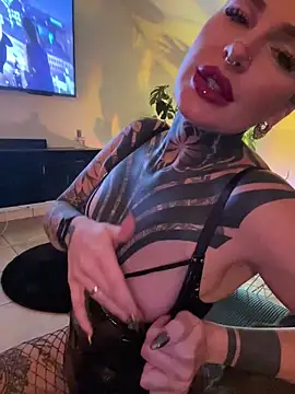 Snapshot of InkedBiitch chatting on March 7, 8:11 pm InkedBiitch online show from March 7, 8:11 pm