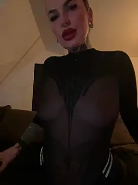 Snapshot of InkedBiitch chatting on March 17, 7:37 pm InkedBiitch online show from March 17, 7:37 pm