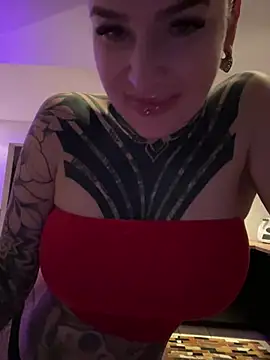 Snapshot of InkedBiitch chatting on February 10, 6:20 am InkedBiitch online show from February 10, 6:20 am