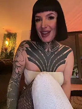 Snapshot of InkedBiitch chatting on March 1, 8:21 pm InkedBiitch online show from March 1, 8:21 pm