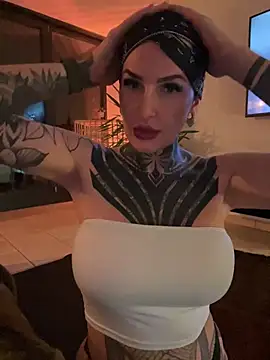 Snapshot of InkedBiitch chatting on February 1, 7:02 pm InkedBiitch online show from February 1, 7:02 pm