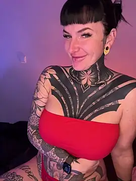 Snapshot of InkedBiitch chatting on December 14, 6:13 am InkedBiitch online show from December 14, 6:13 am