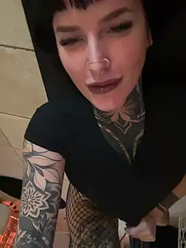 Snapshot of InkedBiitch chatting on March 15, 10:22 pm InkedBiitch online show from March 15, 10:22 pm