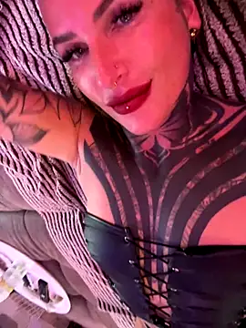 Snapshot of InkedBiitch chatting on September 14, 5:13 pm InkedBiitch online show from September 14, 5:13 pm