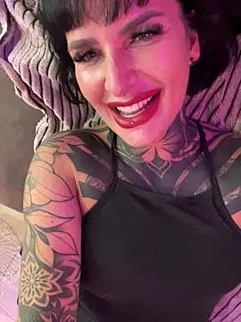 Snapshot of InkedBiitch chatting on October 16, 2:47 pm InkedBiitch online show from October 16, 2:47 pm