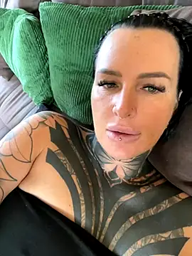 Snapshot of InkedBiitch chatting on October 1, 8:52 am InkedBiitch online show from October 1, 8:52 am