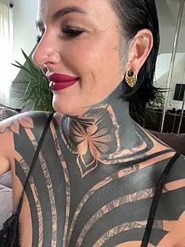 Snapshot of InkedBiitch chatting on September 10, 8:13 am InkedBiitch online show from September 10, 8:13 am