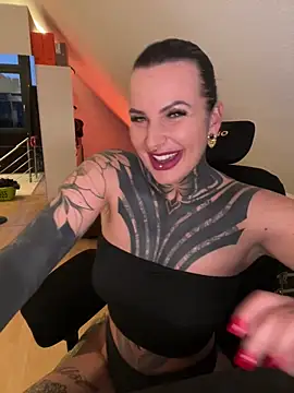 InkedBiitch online show from March 29, 6:20 pm