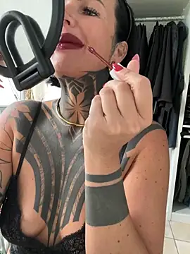 Snapshot of InkedBiitch chatting on September 22, 4:13 pm InkedBiitch online show from September 22, 4:13 pm