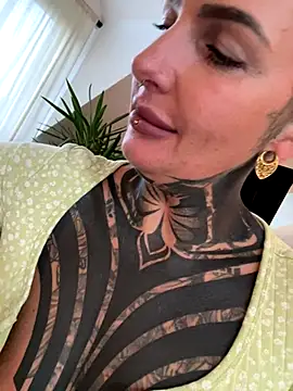 InkedBiitch online show from October 25, 7:40 am