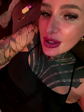 Snapshot of InkedBiitch chatting on October 14, 7:36 pm InkedBiitch online show from October 14, 7:36 pm