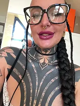 InkedBiitch online show from March 2, 7:15 am