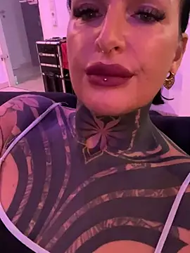 Snapshot of InkedBiitch chatting on October 8, 6:04 am InkedBiitch online show from October 8, 6:04 am