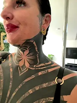Snapshot of InkedBiitch chatting on October 9, 7:31 am InkedBiitch online show from October 9, 7:31 am