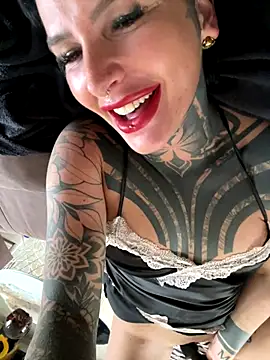 Snapshot of InkedBiitch chatting on October 12, 8:05 am InkedBiitch online show from October 12, 8:05 am