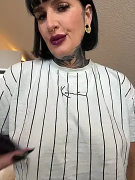 InkedBiitch online show from January 10, 9:04 am