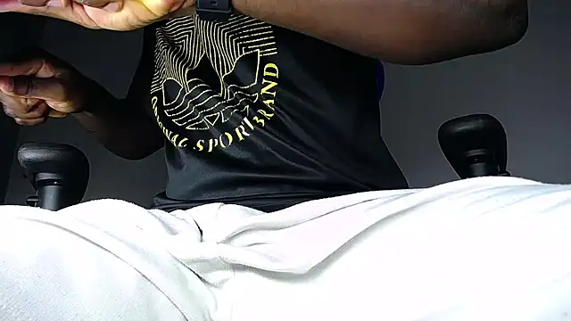 MAXJONES 2 online show from February 8, 3:32 pm